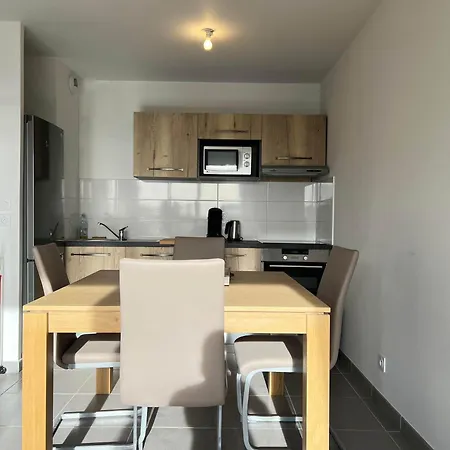 4p Bords De Apartment Frouzins