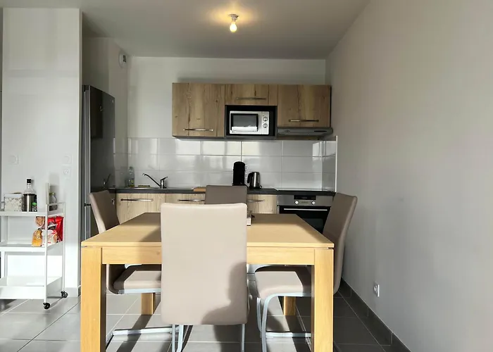 4p Bords De Apartment Frouzins