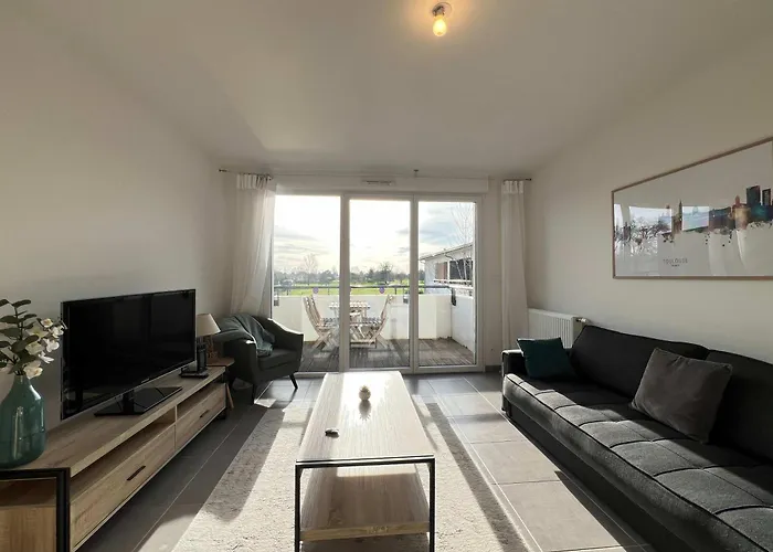 4p Bords De Apartment Frouzins